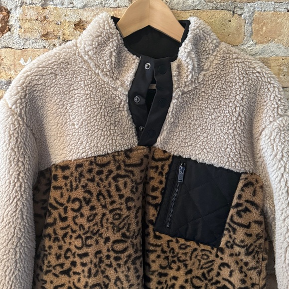 Rails Saga Fleece Leopard color block pull-over jacket Medium - Picture 4 of 5